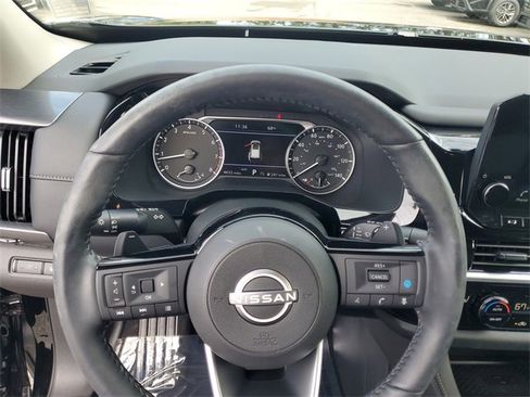 Used 2024 Nissan Pathfinder SL image 18