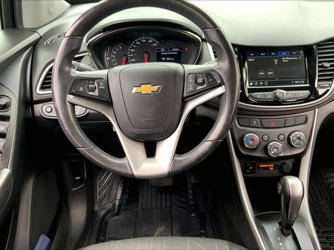 Used 2019 Chevrolet Trax LT w/ LT Convenience Package AWD/4WD image 6