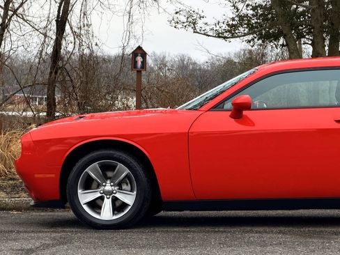 Used 2015 Dodge Challenger SXT RWD image 24