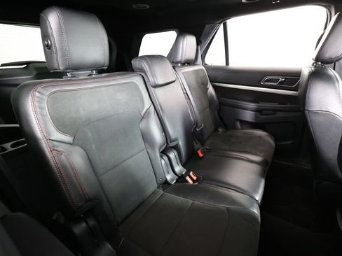Used 2018 Ford Explorer XLT w/ Equipment Group 202A AWD/4WD image 21