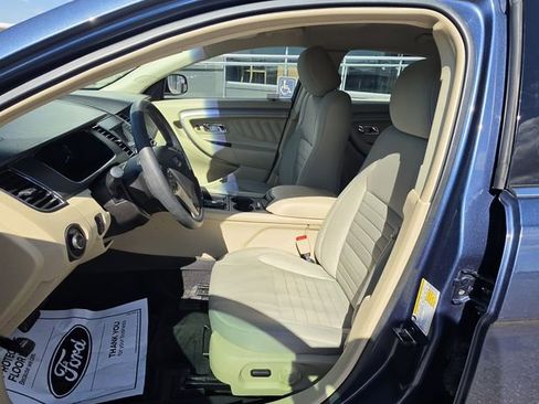 Used 2018 Ford Taurus SE FWD image 15
