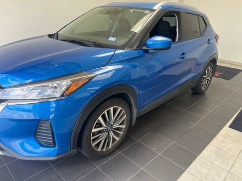 Used 2024 Nissan Kicks SV FWD image 2
