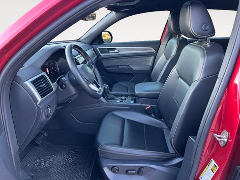 Certified 2022 Volkswagen Atlas Cross Sport SE image 9