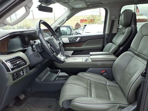 Used 2023 Lincoln Navigator L Black Label AWD/4WD image 10