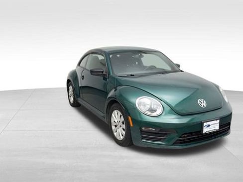 Used 2018 Volkswagen Beetle 2.0T S image 9