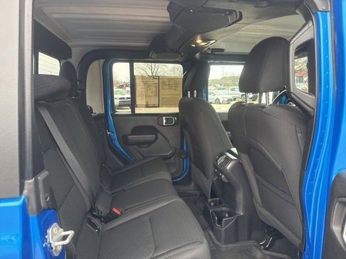 Used 2022 Jeep Gladiator Sport image 12