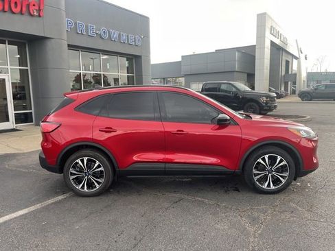 Certified 2022 Ford Escape SE w/ SE Sport Appearance Package image 4