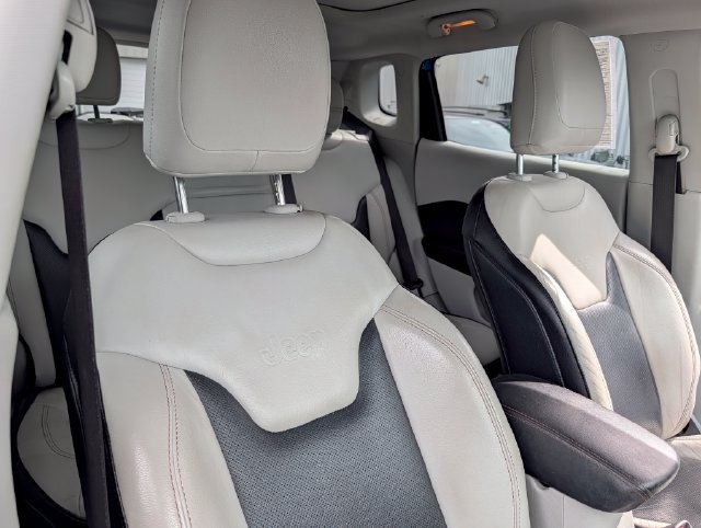 Used 2018 Jeep Compass Limited w/ Navigation Group AWD/4WD image 11