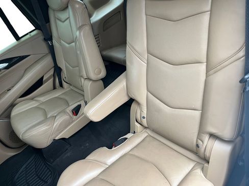 Used 2019 Cadillac Escalade Platinum image 22