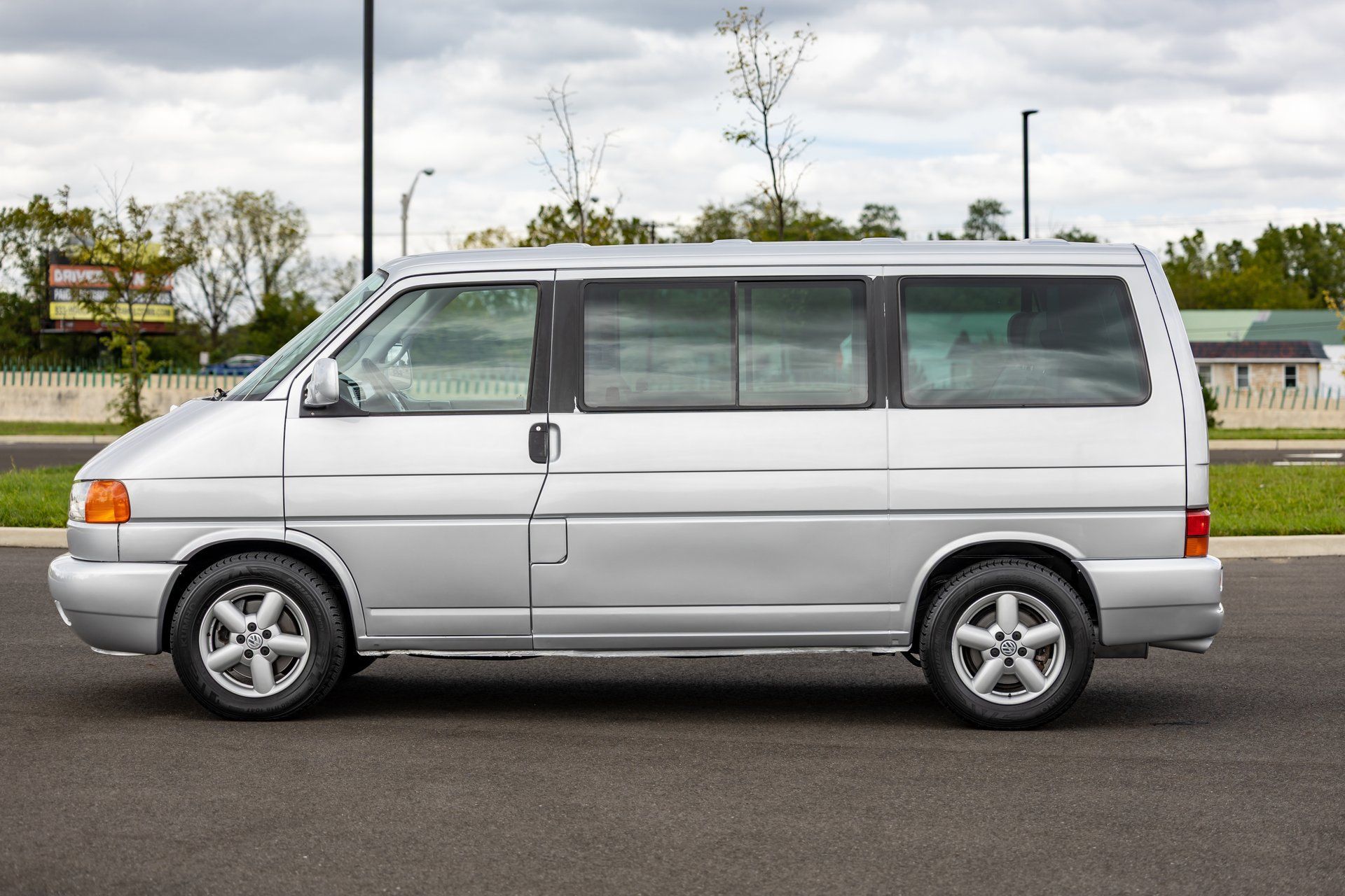 Used 2002 Volkswagen Eurovan MV FWD image 12