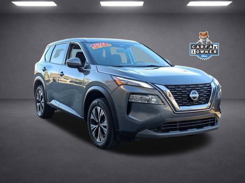 Used 2023 Nissan Rogue SV image 2