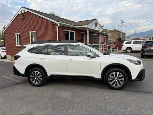 Used 2022 Subaru Outback Premium AWD/4WD image 4