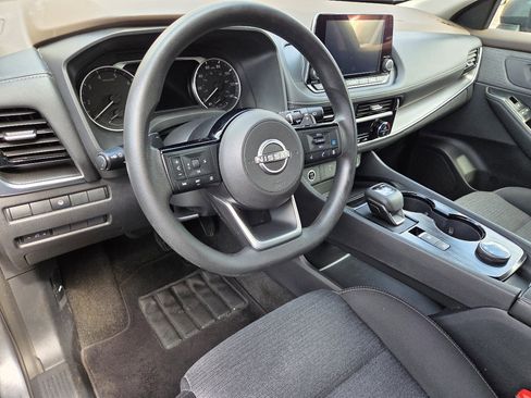 Used 2022 Nissan Rogue SV image 11