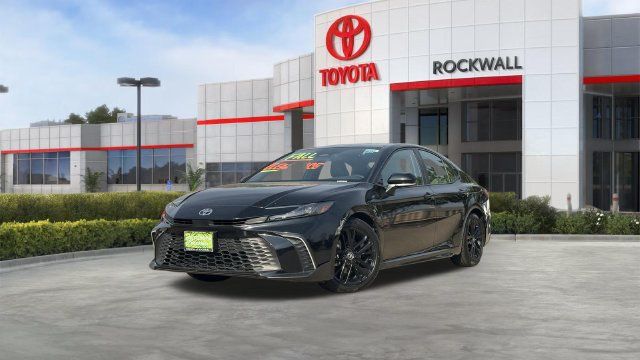 Used 2025 Toyota Camry SE w/ Convenience Package FWD image 1