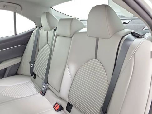 Used 2024 Toyota Camry SE image 13