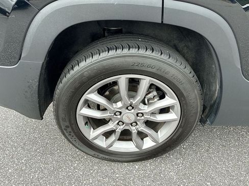 Certified 2024 GMC Terrain SLT AWD/4WD image 32