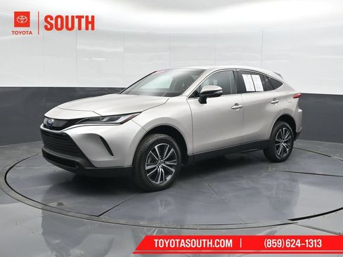 Used 2023 Toyota Venza LE AWD/4WD image 6