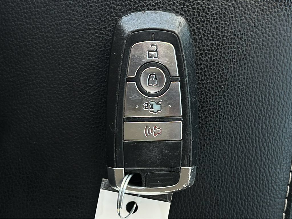 Used 2019 Ford Fusion SE FWD image 21