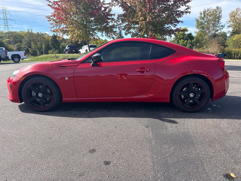 Used 2018 Toyota 86 RWD image 3