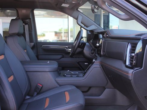 Used 2024 GMC Sierra 3500 AT4 w/ AT4 Premium Plus Package AWD/4WD image 16