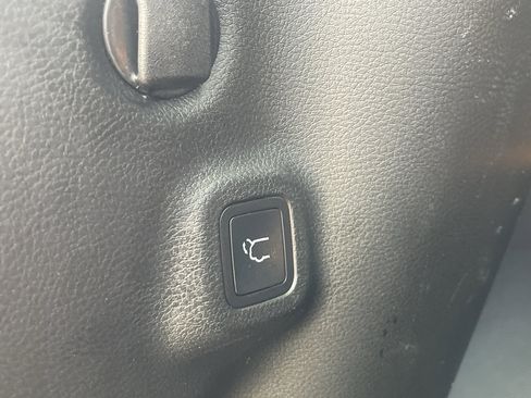 Used 2025 Jeep Compass Limited w/ Elite Group image 9