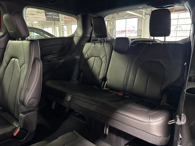 New 2026 Chrysler Pacifica Select AWD/4WD image 34