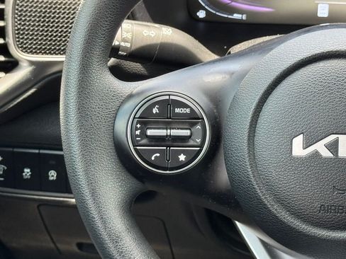 Used 2025 Kia Soul LX FWD image 35