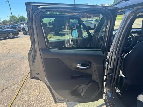 Used 2020 Jeep Renegade Sport w/ Sport Appearance Group FWD image 23