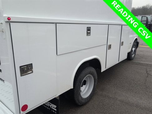 New 2025 Chevrolet Express 3500 image 29