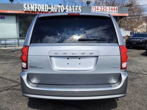 Used 2014 Dodge Grand Caravan SXT image 10