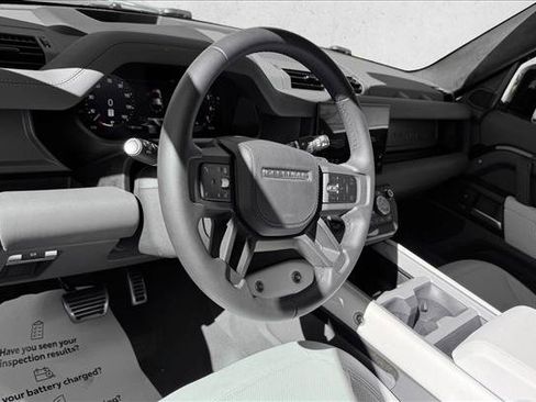 Used 2025 Land Rover Defender 110 V8 AWD/4WD image 12