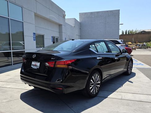 Used 2024 Nissan Altima 2.5 SV image 5