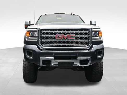Used 2017 GMC Sierra 2500 Denali w/ Suspension Package, Off-Road AWD/4WD image 8