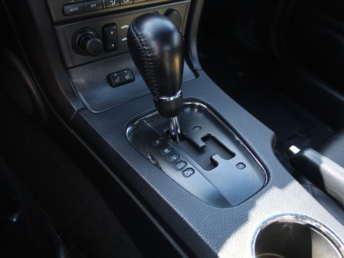 Used 2003 Ford Thunderbird Base image 14