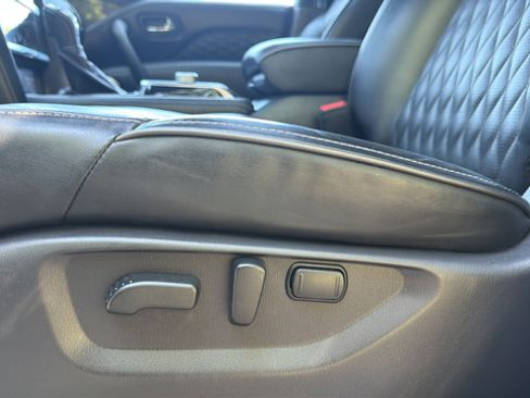 Used 2023 INFINITI QX80 Sensory w/ All-Season Package AWD/4WD image 16