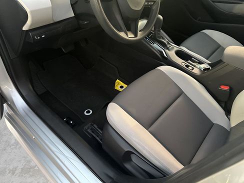 Used 2023 Toyota Corolla LE image 28