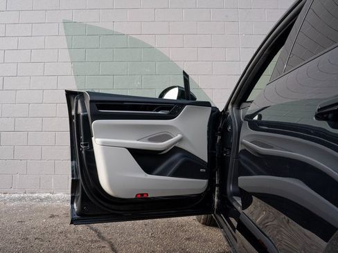 Certified 2025 Porsche Macan 4S Electric image 15