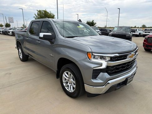 Used 2025 Chevrolet Silverado 1500 LT RWD image 7