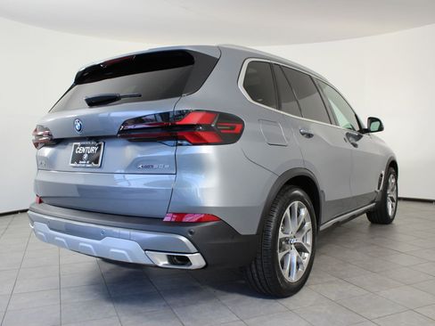 New 2026 BMW X5 xDrive50e image 9