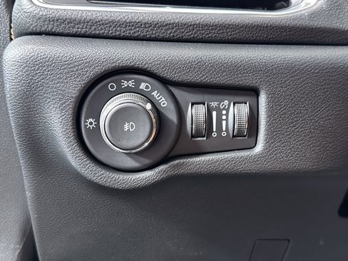 New 2026 Chrysler Pacifica Pinnacle image 40