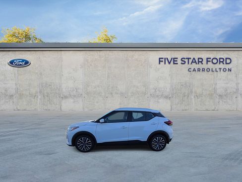 Used 2022 Nissan Kicks SV image 5