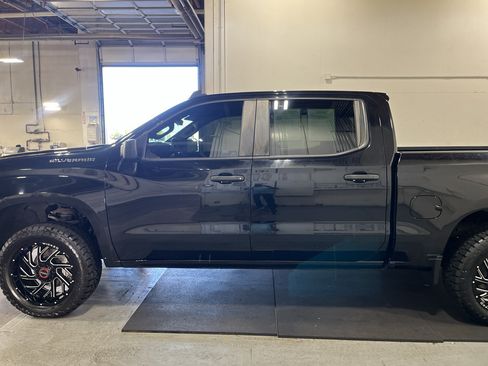 Used 2020 Chevrolet Silverado 1500 Custom w/ Custom Value Package AWD/4WD image 11