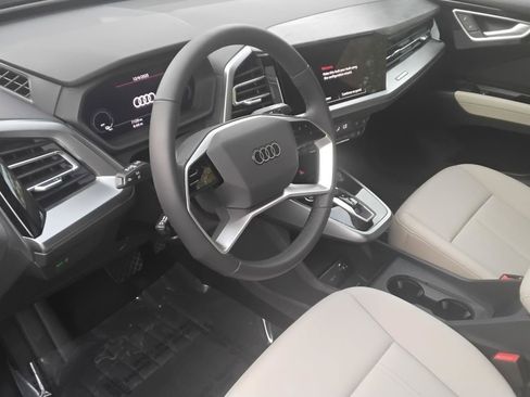 Used 2025 Audi Q4 e-tron Premium image 17