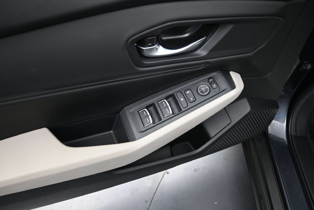 Used 2025 Honda Accord SE image 17