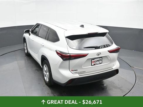 Used 2023 Toyota Highlander LE image 47