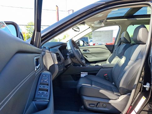 New 2026 Nissan Rogue Platinum w/ Platinum Premium Package image 9