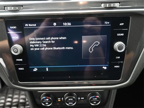 Used 2021 Volkswagen Tiguan SE image 3