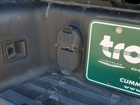 Used 2022 Nissan Frontier SV w/ Technology Package image 9