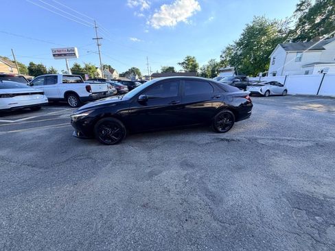 Used 2023 Hyundai Elantra SEL FWD image 40