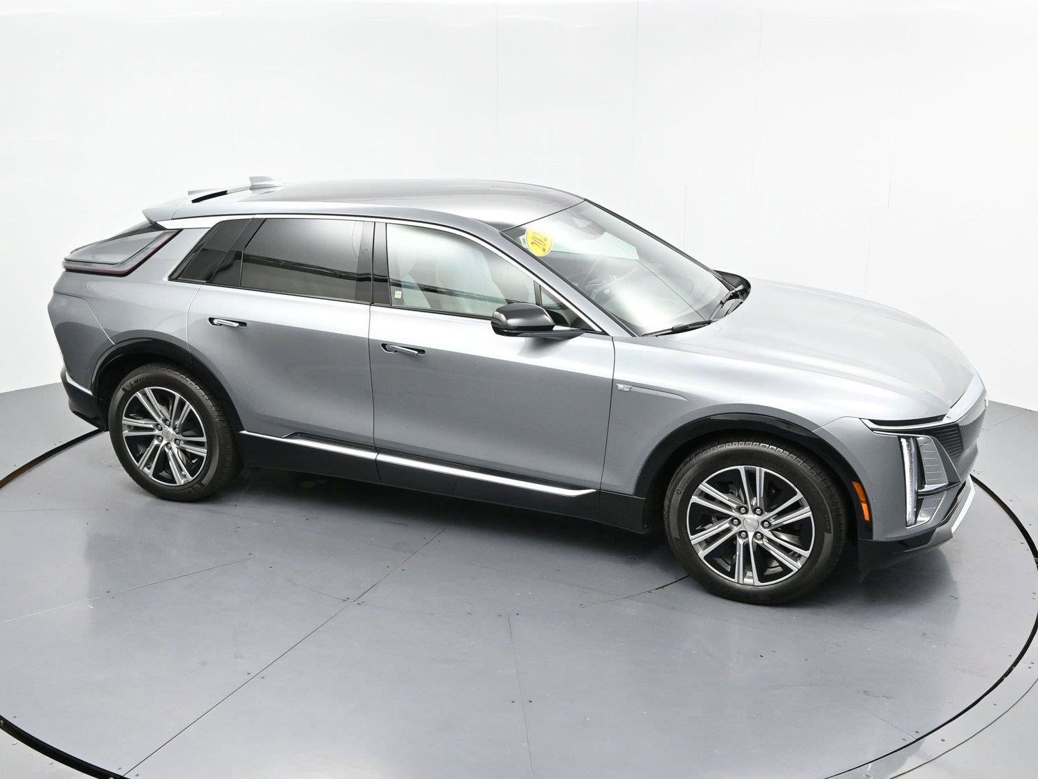 Used 2024 Cadillac Lyriq Luxury AWD/4WD image 34